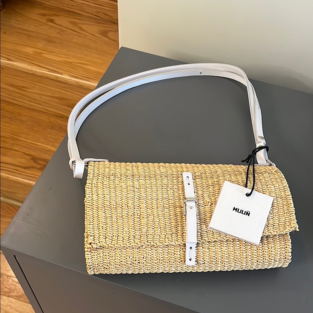 Muun Clutch Cuir Woven Straw Clutch/Shoulder Bag in White Leather